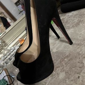 Christian Louboutin Very Prive peep toe pump